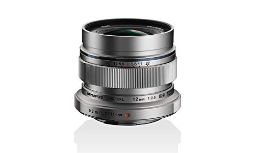 Olympus M.Zuiko Digital ED 12mm F2.0 Objektiv, lichtstarke Festbrennweite, geeignet für alle MFT-Kameras (Olympus OM-D & PEN Modelle, Panasonic G-Serie), silber