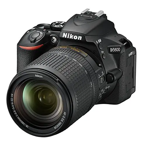Nikon D5600 Digital SLR im DX Format mit AF-P DX 18-140mm VR (24,2 MP, 3,2 Zoll dreh- und neigbarer Touch-Monitor, SnapBridge, AF mit 3D-Tracking, Full-HD Video incl....